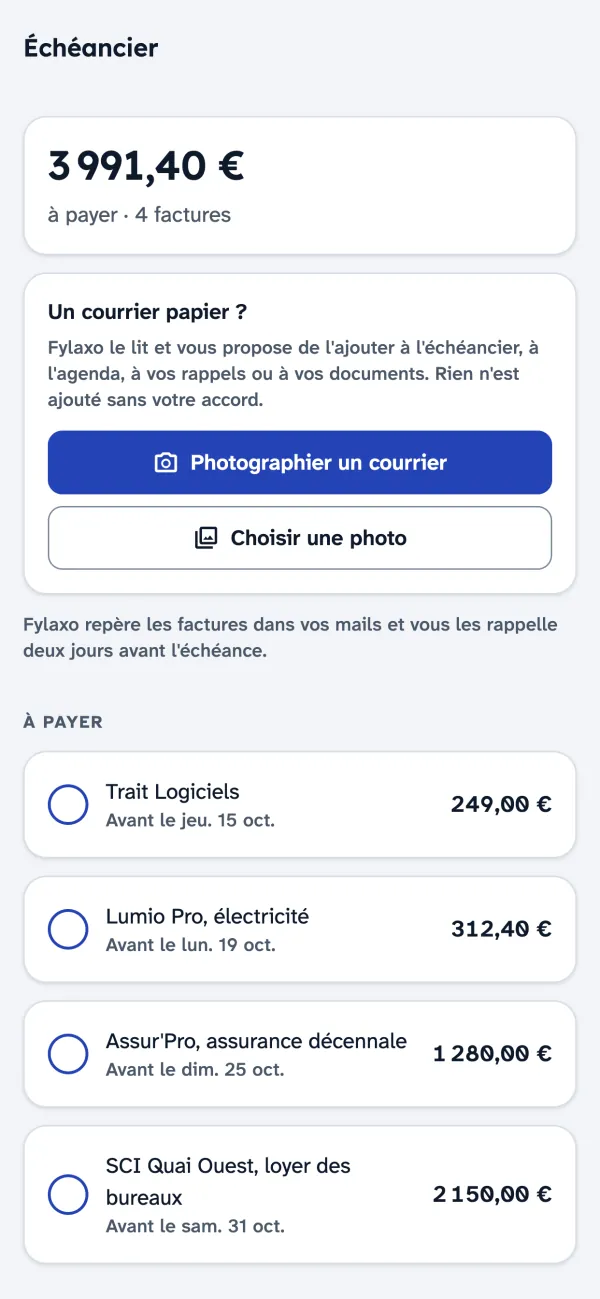 L'échéancier sur téléphone, avec le bouton « Photographier un courrier ».