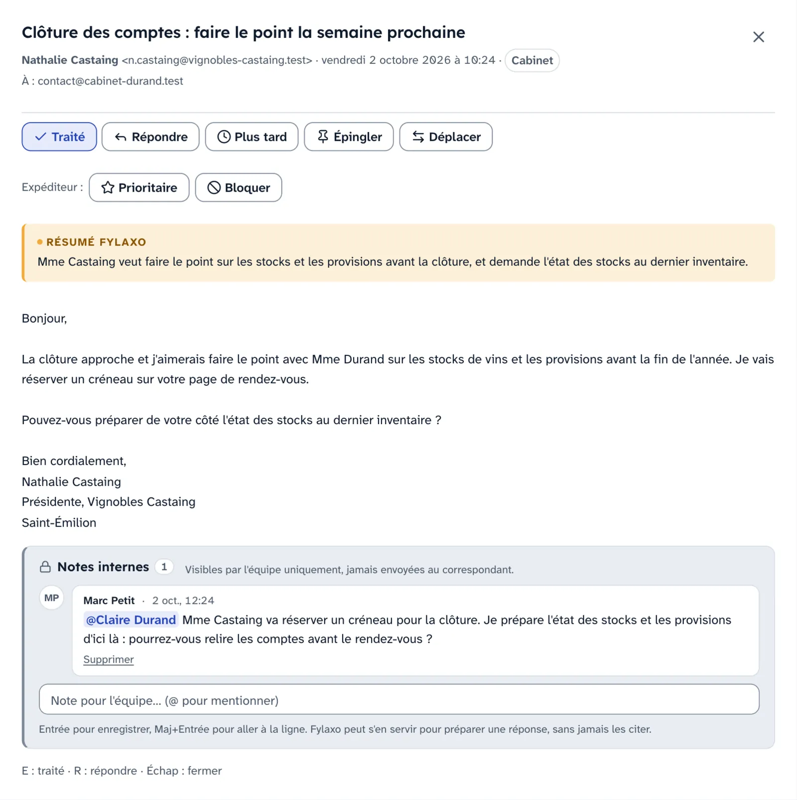 Un mail de Vignobles Castaing ouvert dans la boîte du cabinet : le résumé de Fylaxo en tête, puis la note interne où Marc demande à Claire de relire les comptes avant le rendez-vous.